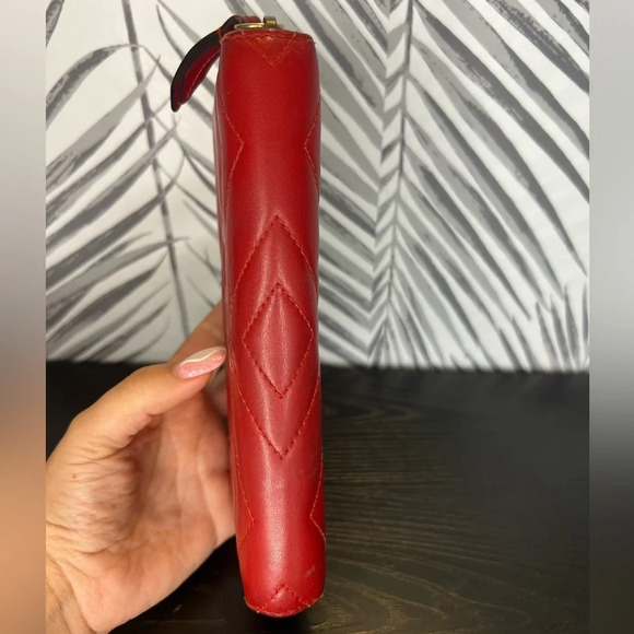 🔥 GUCCI
Calfskin GG Marmont Zip Around Wallet Hibiscus Red - Picture 14 of 14